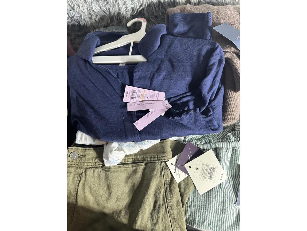 20 Pc Women’s Clothing Lot NWT Target Sizes S-XL Sweaters Jeans Boutique Resell - Picture 2 of 8